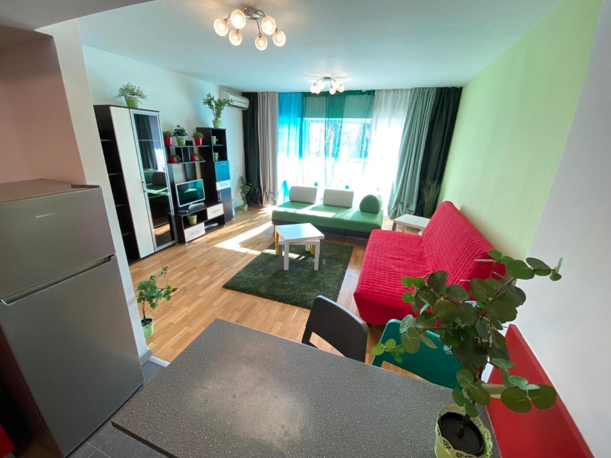 Green Apartment 214 With Private Parking Boekarest Buitenkant foto
