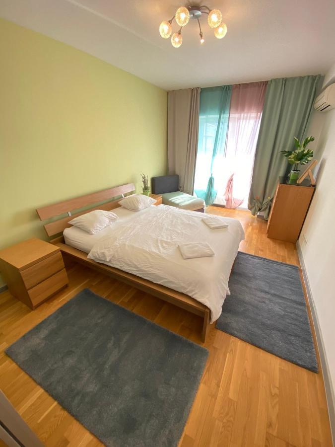 Green Apartment 214 With Private Parking Boekarest Buitenkant foto
