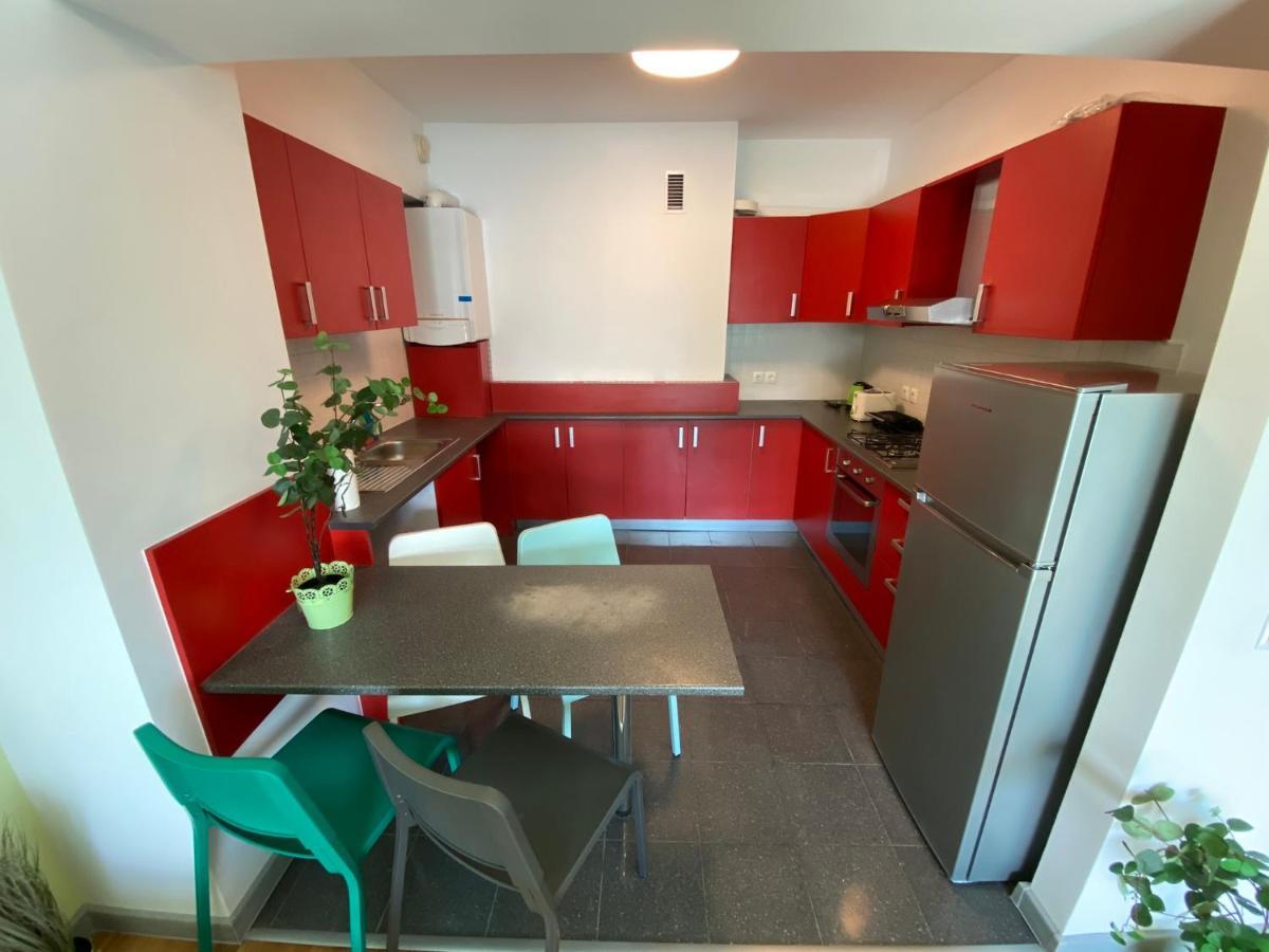 Green Apartment 214 With Private Parking Boekarest Buitenkant foto