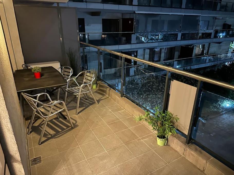 Green Apartment 214 With Private Parking Boekarest Buitenkant foto