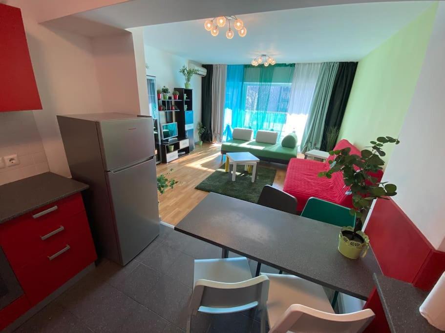 Green Apartment 214 With Private Parking Boekarest Buitenkant foto