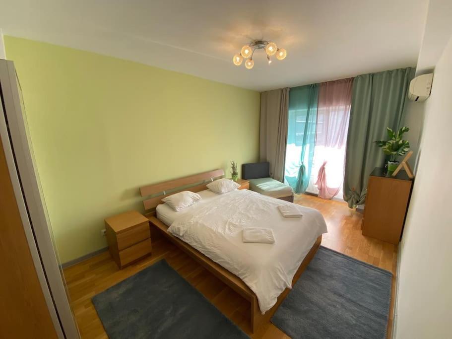 Green Apartment 214 With Private Parking Boekarest Buitenkant foto