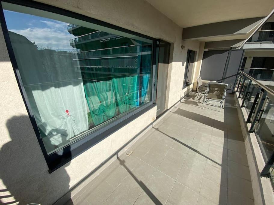 Green Apartment 214 With Private Parking Boekarest Buitenkant foto