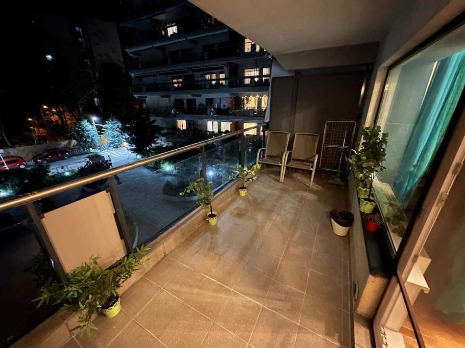Green Apartment 214 With Private Parking Boekarest Buitenkant foto