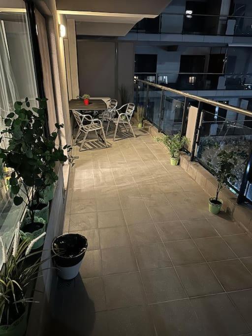 Green Apartment 214 With Private Parking Boekarest Buitenkant foto