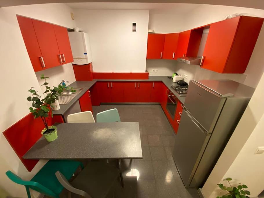 Green Apartment 214 With Private Parking Boekarest Buitenkant foto