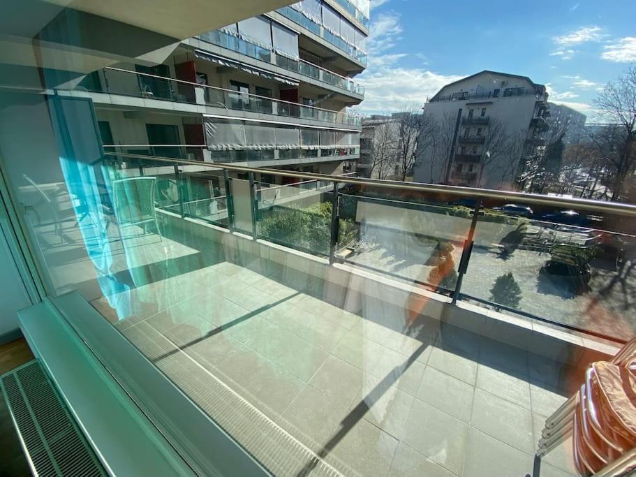Green Apartment 214 With Private Parking Boekarest Buitenkant foto